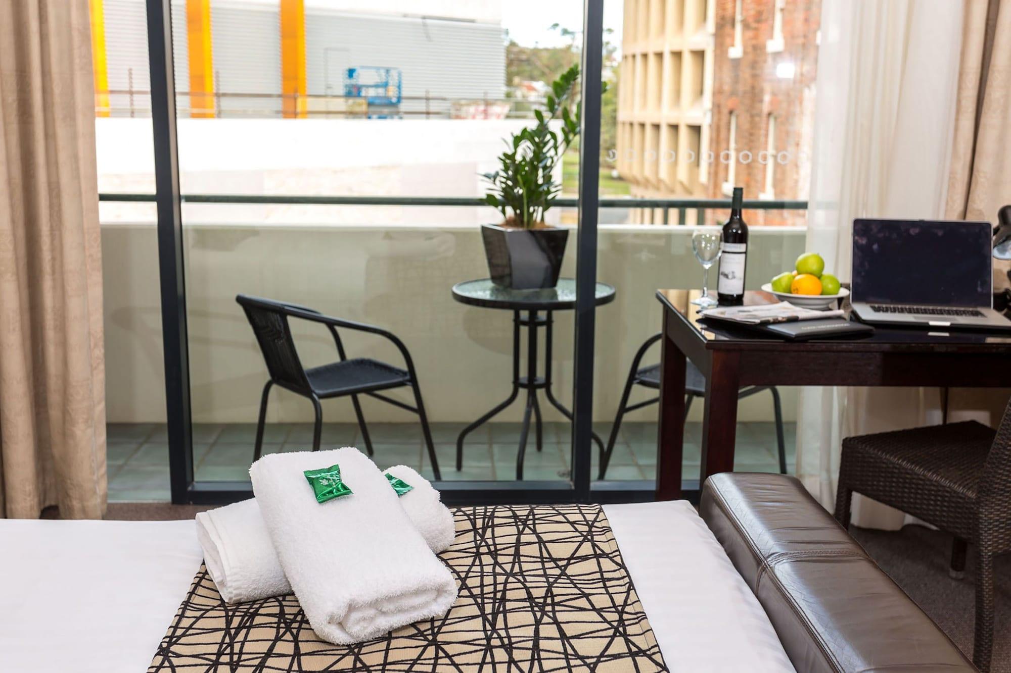 Clarendon Hotel Нюкасъл Екстериор снимка