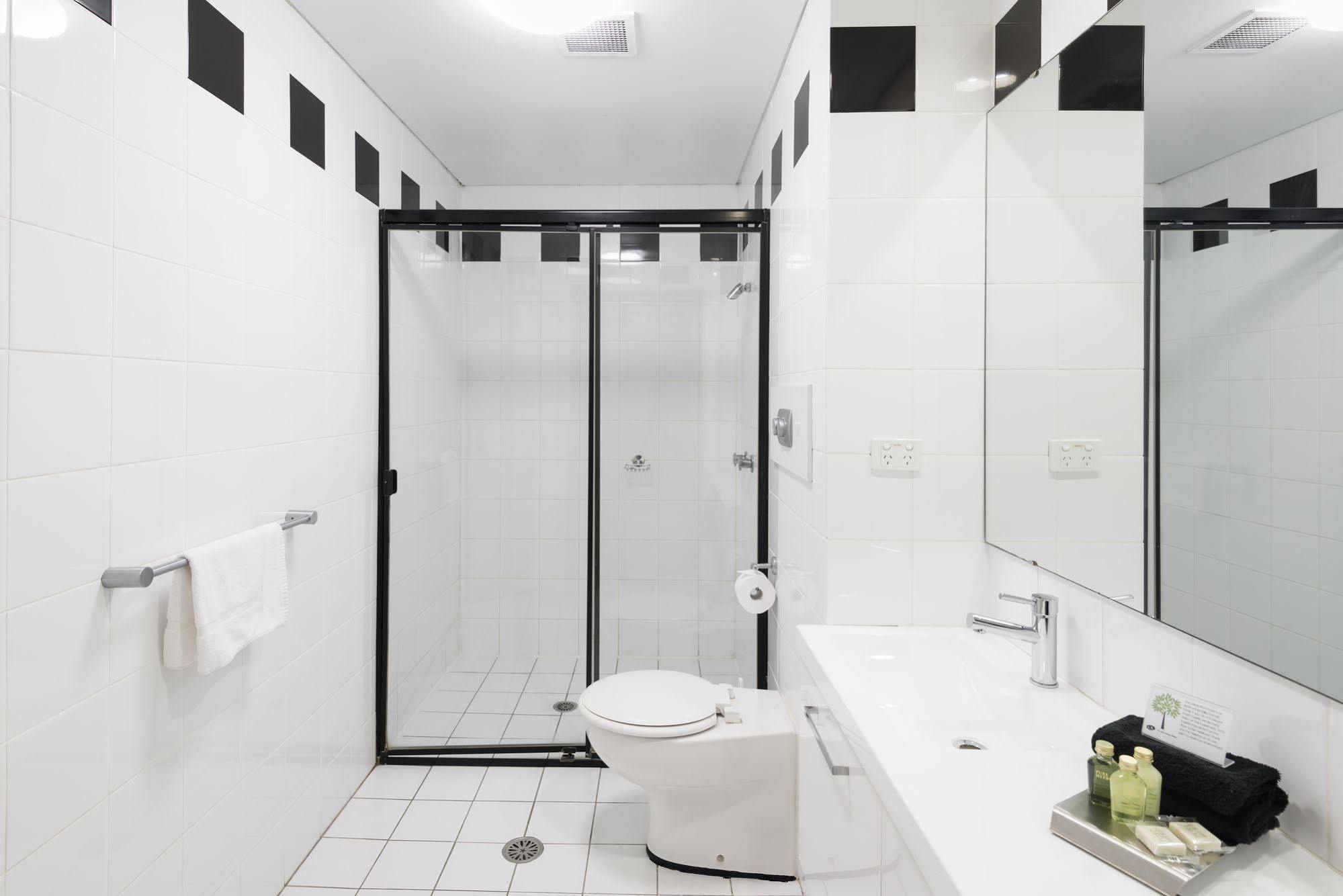 Clarendon Hotel Нюкасъл Екстериор снимка