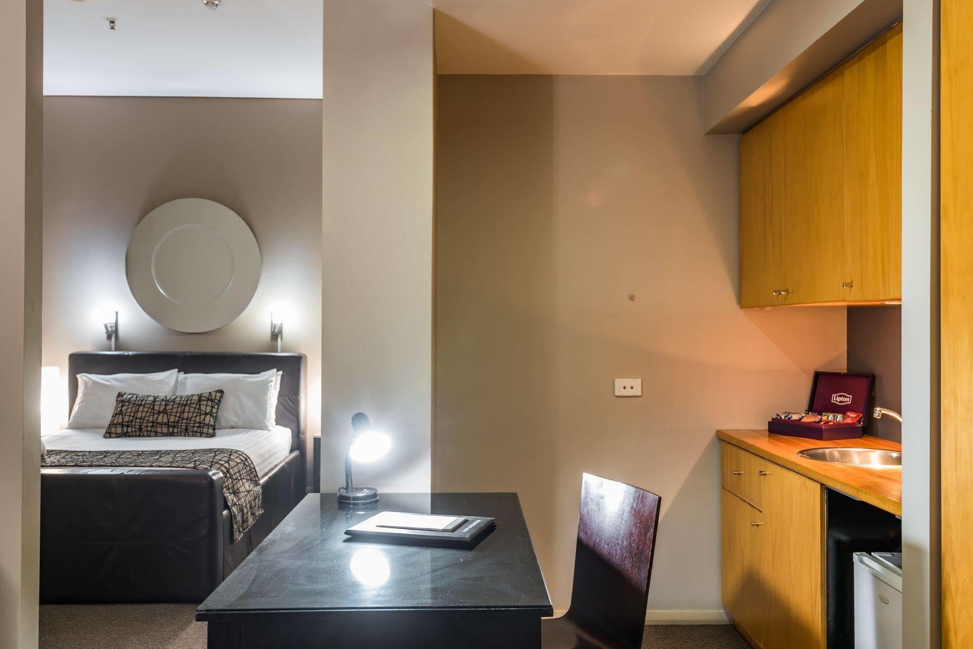 Clarendon Hotel Нюкасъл Екстериор снимка